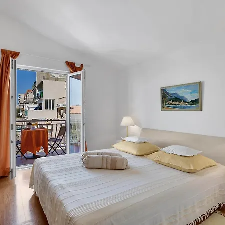 Paunovic アパート *