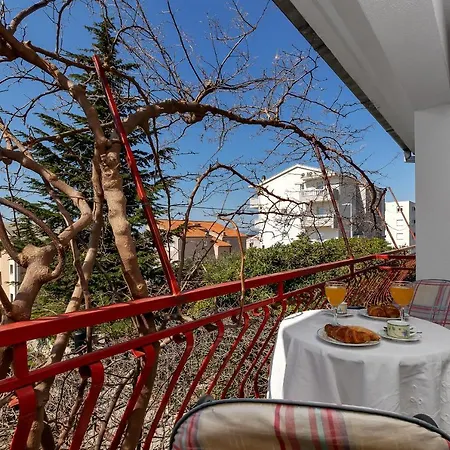 Paunovic アパート