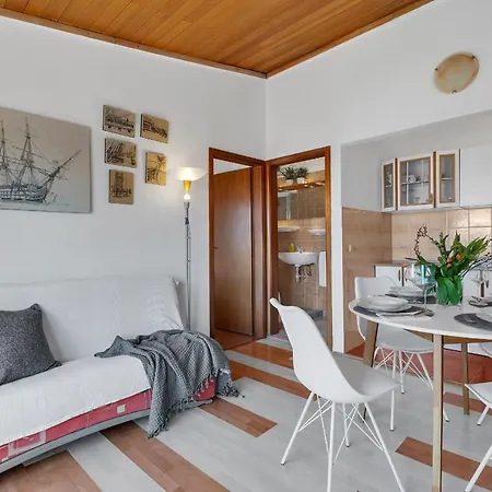 アパート Paunovic *