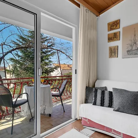 Paunovic アパート